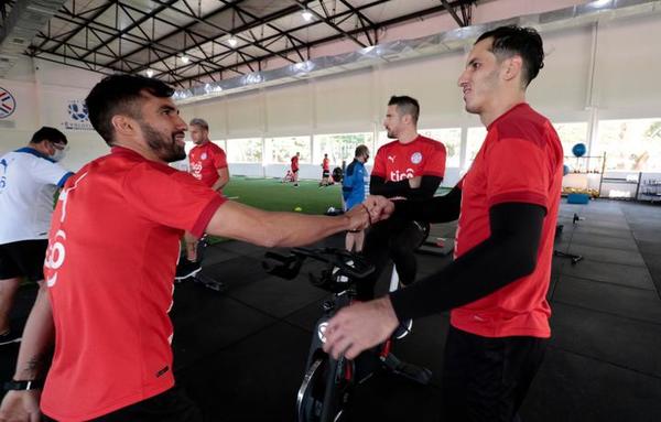 La Albirroja se alista para el debut con la llegada del capitán