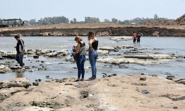 Río sigue bajando y sector naviero redujo operatividad a la mitad - Nacionales - ABC Color