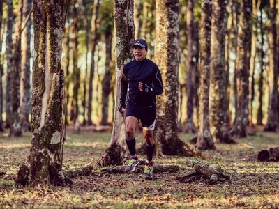 Señor de 65 corre más rápido que otros de 40
