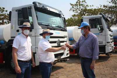 Timbo vende a la Essap cinco camiones cisterna para paliar efectos de incendios