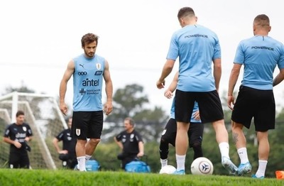 Uruguay comienza los trabajos para jugar ante Chile con una duda en el ataque » Ñanduti