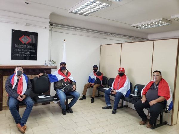 Concejales de Independencia se encadenan y piden imputación de intendente