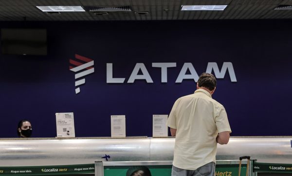 La aerolínea Latam negocia la reducción permanente de sueldos en Brasil - MarketData