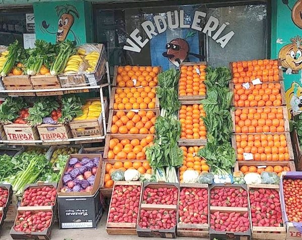 Crónica / Doñas, escrachadas por robar ajo de verdulería
