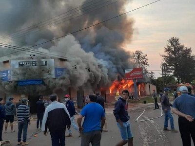 Incendio en supermercado  deja millonarias pérdidas
