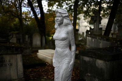 Surrealismo, misterio y poesía en el cementerio parisino del Père-Lachaise - Viajes - ABC Color