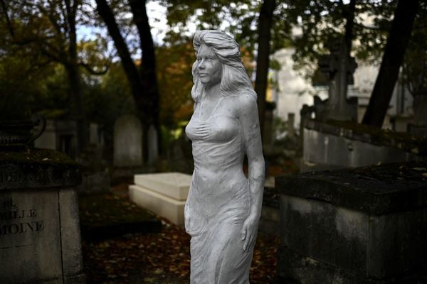 Surrealismo, misterio y poesía en el cementerio parisino del Père-Lachaise - Viajes - ABC Color