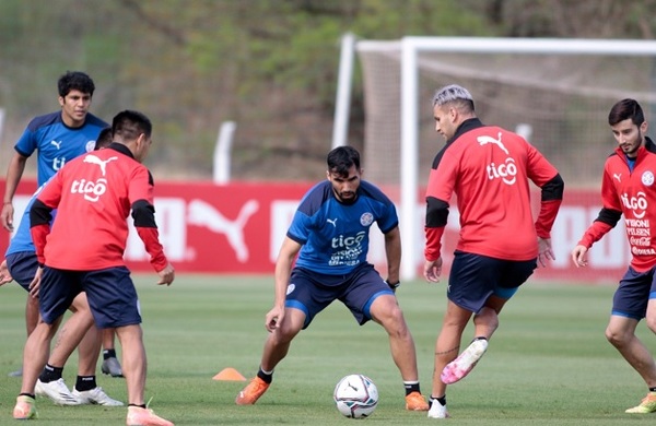 Bobadilla marca un golazo, pero en el entrenamiento