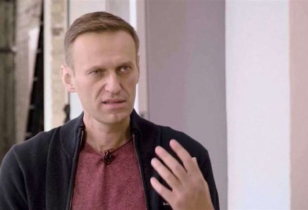 Opositor ruso Navalni afirma que está mejor y se da unos meses para volver a Rusia