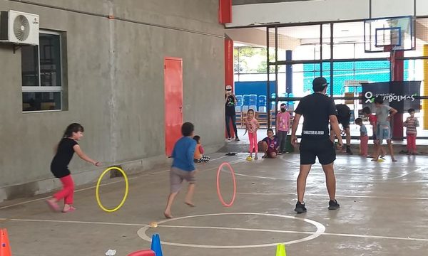 Varias instituciones asisten a familias de Cateura