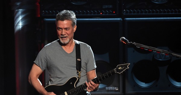La Nación / Fallece el guitarrista Eddie Van Halen