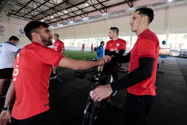 Roberto Fernández se perfila para atajar ante Perú