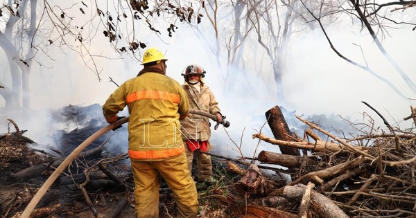 La Nación / Buscarán garantizar a los bomberos el derecho a permiso y goce de remuneraciones