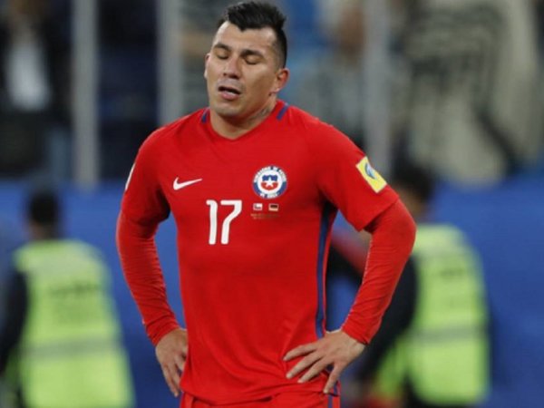 Chile prepara choque contra Uruguay con importantes bajas defensivas