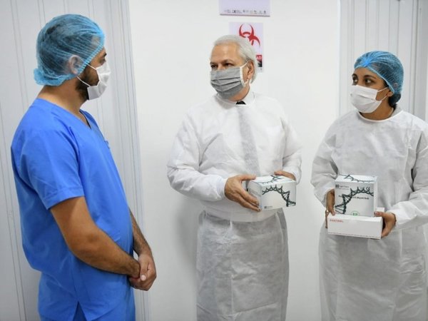 Itaipú entregó kits para test de Covid-19 a Laboratorio Biomolecular