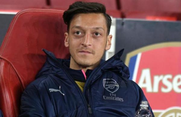 Lindo gesto: Özil pagará el sueldo de la mascota del Arsenal para evitar su despido - SNT