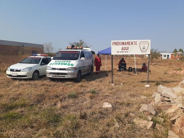Bomberos Acceso Sur hacen guardia en predio donde debería estar su cuartel - Nacionales - ABC Color