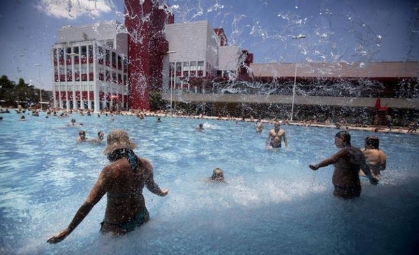 HOY / Alertan sobre "gran peligro" de hipertermia por el elevado calor en Brasilia