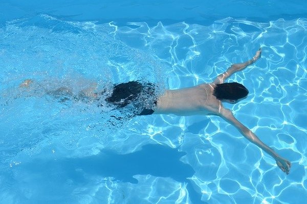 COVID-19: ¿nadar o no nadar en verano? El peligro no está en el agua