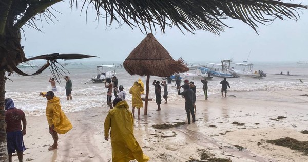 La Nación / México se alista para embate de Delta, que avanza como un “peligroso” huracán