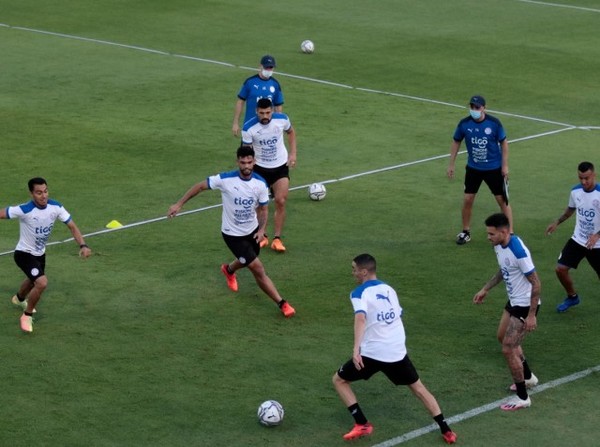La Albirroja activó con plantel completo - APF