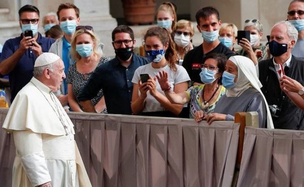 El Vaticano dispuso el uso obligatorio de tapabocas en espacios abiertos