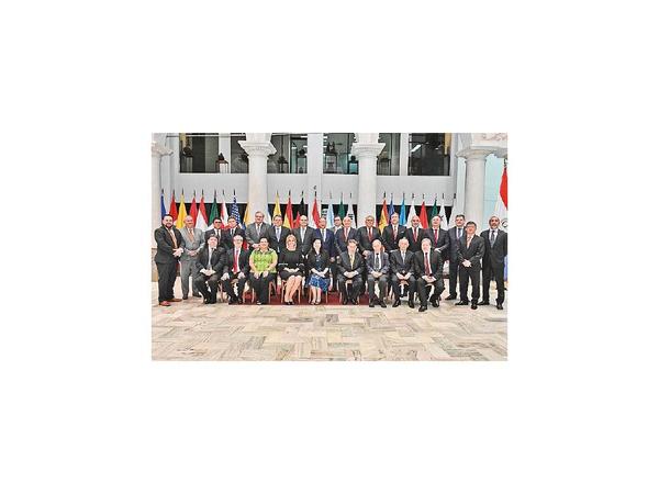 Los puntos de la discordia en proyecto sobre diplomáticos