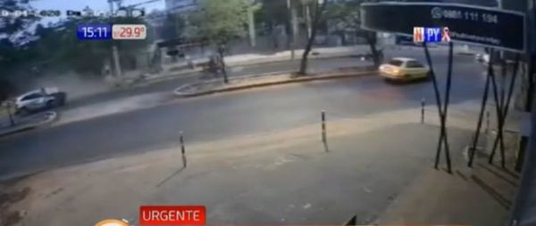 Así fue el accidente donde arrollaron a joven en la parada de bus