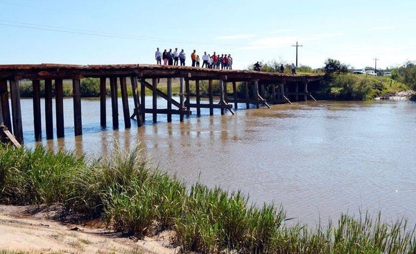 HOY / Desaparecen dos jóvenes en el río Monday