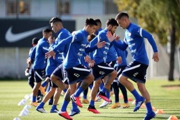 HOY / Chile prepara choque contra Uruguay con importantes bajas defensivas