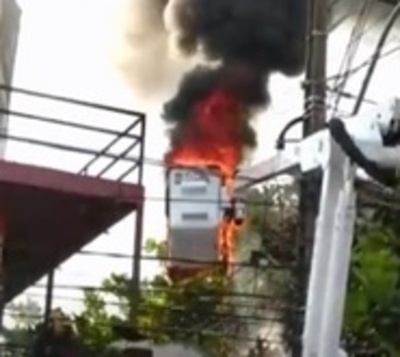 Explota transformador mientras operario realizaba mantenimiento - Paraguay.com