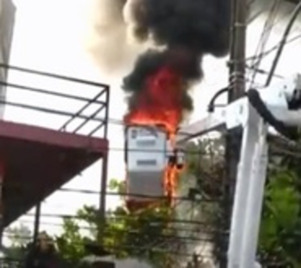 Explota transformador mientras operario realizaba mantenimiento - Paraguay.com