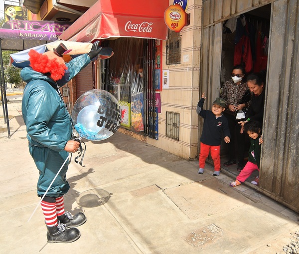 Unos payasos bolivianos se reinventan para seguir viviendo de sus sonrisas - MarketData