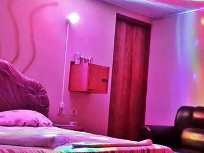 Policía entró a un motel y salió sin pagar