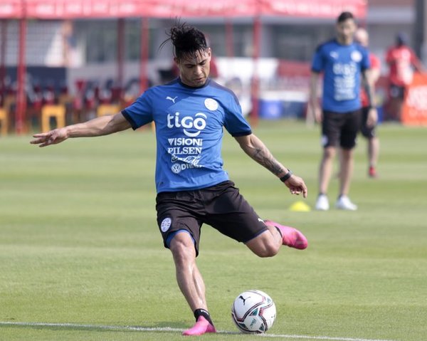 Baja en la Albirroja: Santiago Arzamendia dio positivo al Covid-19