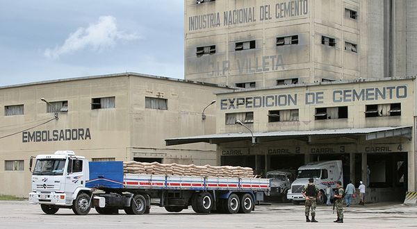 Escasez de cemento se debe a que materia prima no puede llegar al país por la extrema bajante del río, señalan » Ñanduti