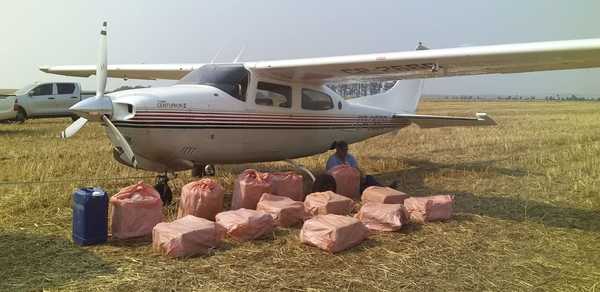 Obligan a aterrizar a una avioneta que ingresó clandestinamente con droga - Megacadena — Últimas Noticias de Paraguay