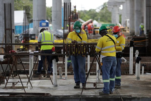 El ramal del metro que llega al principal aeropuerto de Panamá avanza un 44% - MarketData