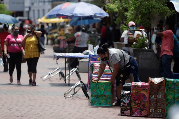 La pandemia agudiza la «precarización» y aleja más a Panamá del trabajo decente - MarketData