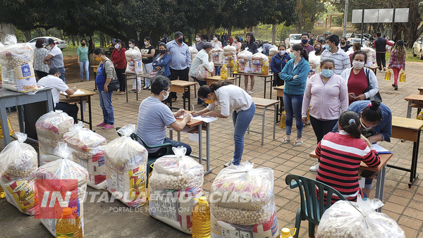 LES MOSTRAMOS LA CUARTA ENTREGA DE KITS DE ALIMENTOS EN LEANDRO OVIEDO