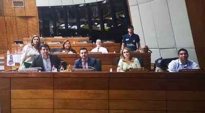 HOY / Multibancada expresa su rechazo a suspensión de Celeste Amarilla y habla de "censura selectiva"