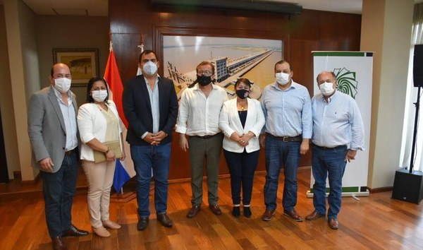 Autoridades se reúnen para evaluar inversiones en Caazapá - Noticiero Paraguay