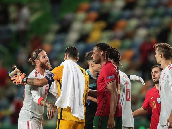 España exhibe identidad ante Portugal pero sin gol