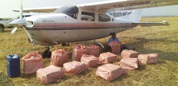 Detienen avioneta proveniente de Bolivia con 400kg de cocaína