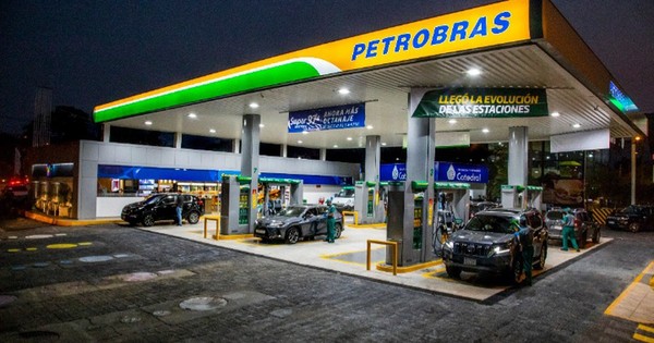 La Nación / Petrobras incorpora el sistema de pago con código QR