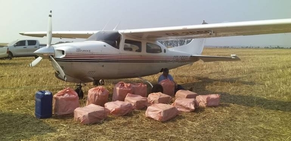 HOY / "Operación Omega": interceptan avioneta narco con 400 kilos de cocaína en Alto Paraná