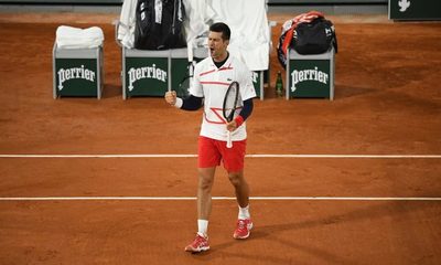 Djokovic se mete en semifinales tras superar a un duro Carreño