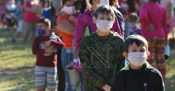 La Nación / Piden que menores eviten encuentros sociales: “COVID-19 provoca síndrome inflamatorio en niños”