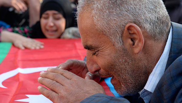 Miles de desplazados por guerra entre Armenia y Azarbaiyan