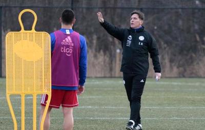 Eduardo Berizzo: “Estamos preparados para adueñarnos del partido”